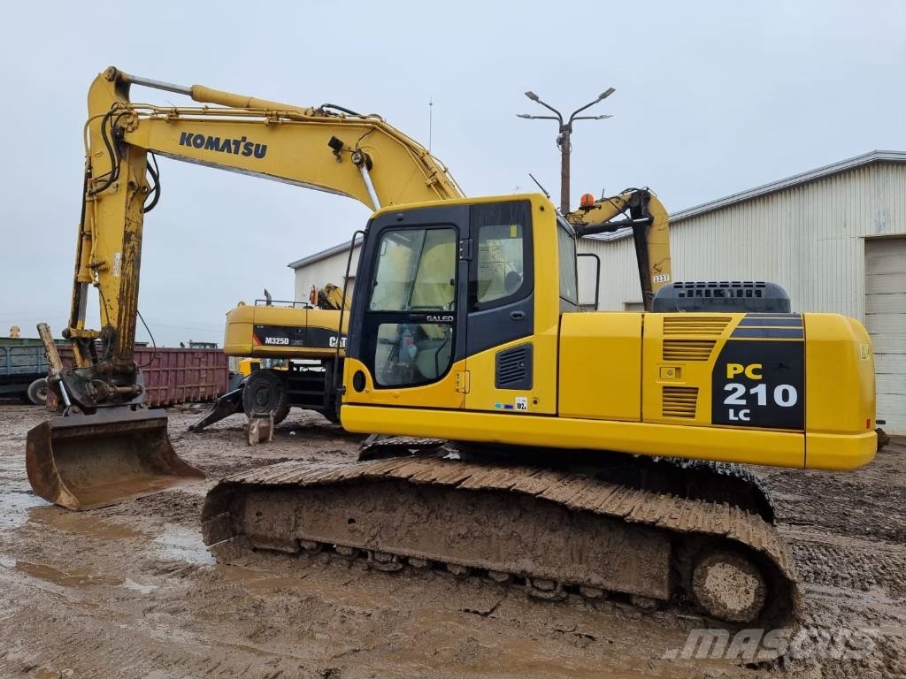 Komatsu PC 210-8 حفارات زحافة