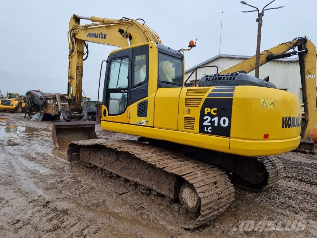 Komatsu PC 210-8 حفارات زحافة