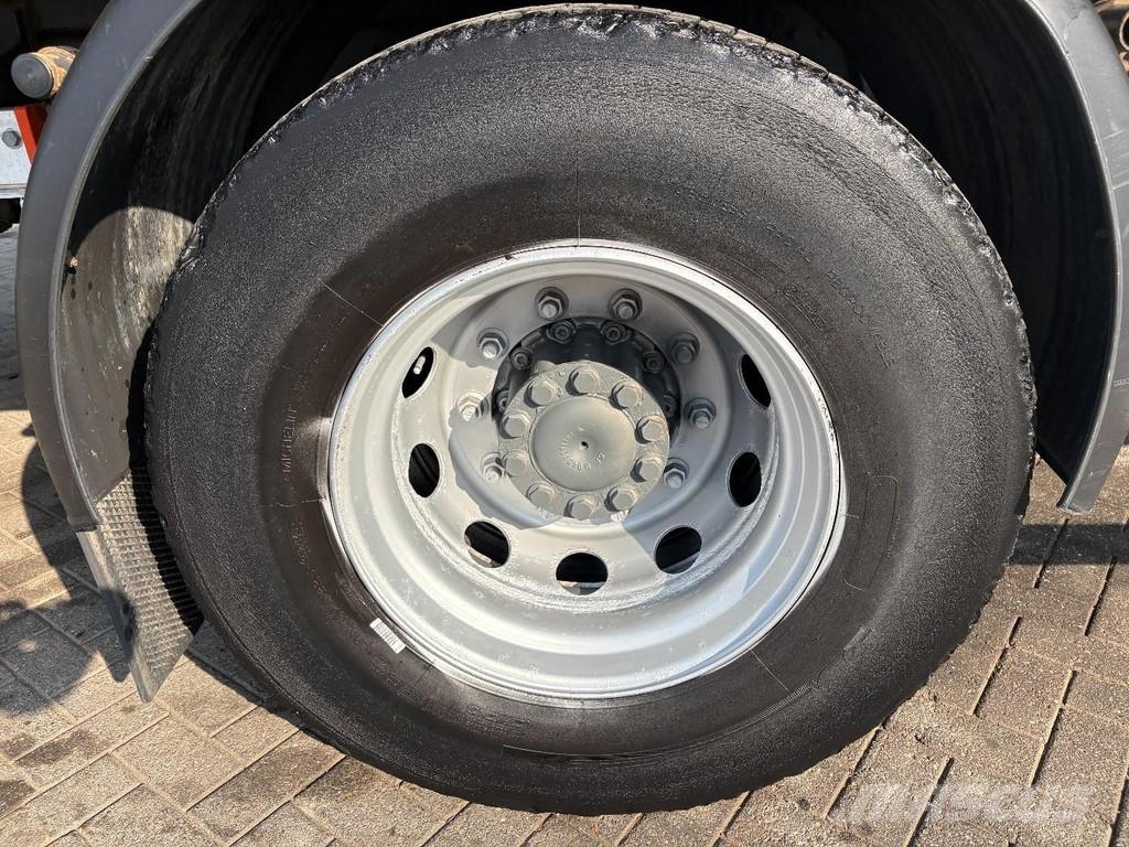Mercedes-Benz Axor 1824 + Carrier Supra 750 + Dhollandia 2000 kg شاحنات بدرجة حرارة قابلة للضبط