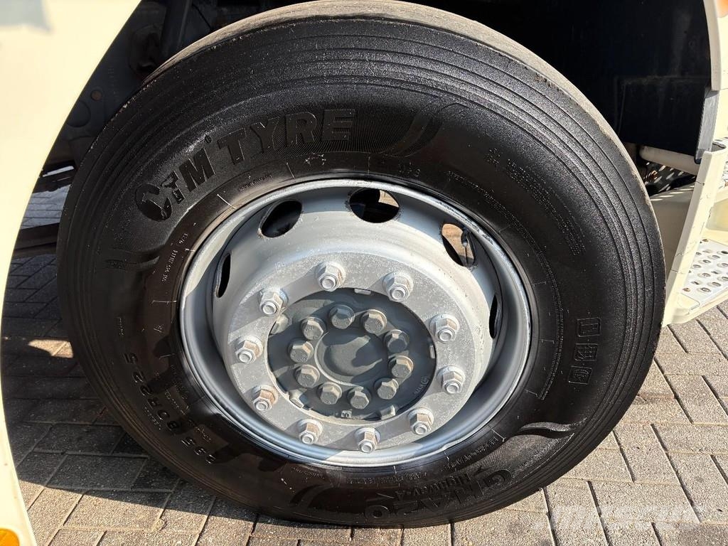 Mercedes-Benz Axor 1824 + Carrier Supra 750 + Dhollandia 2000 kg شاحنات بدرجة حرارة قابلة للضبط