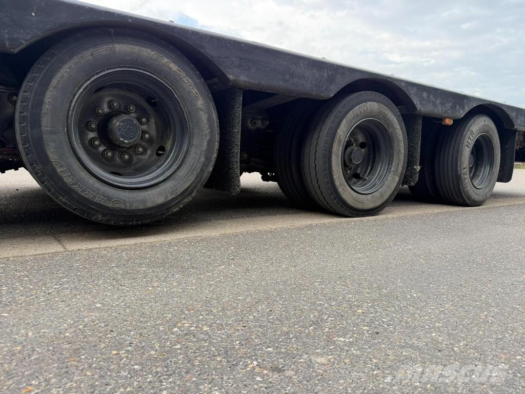 Renders NPSL32 3-AS DIEPLADER (VERNIEUWD) / LOWLOADER (REF Low loader-semi-trailers