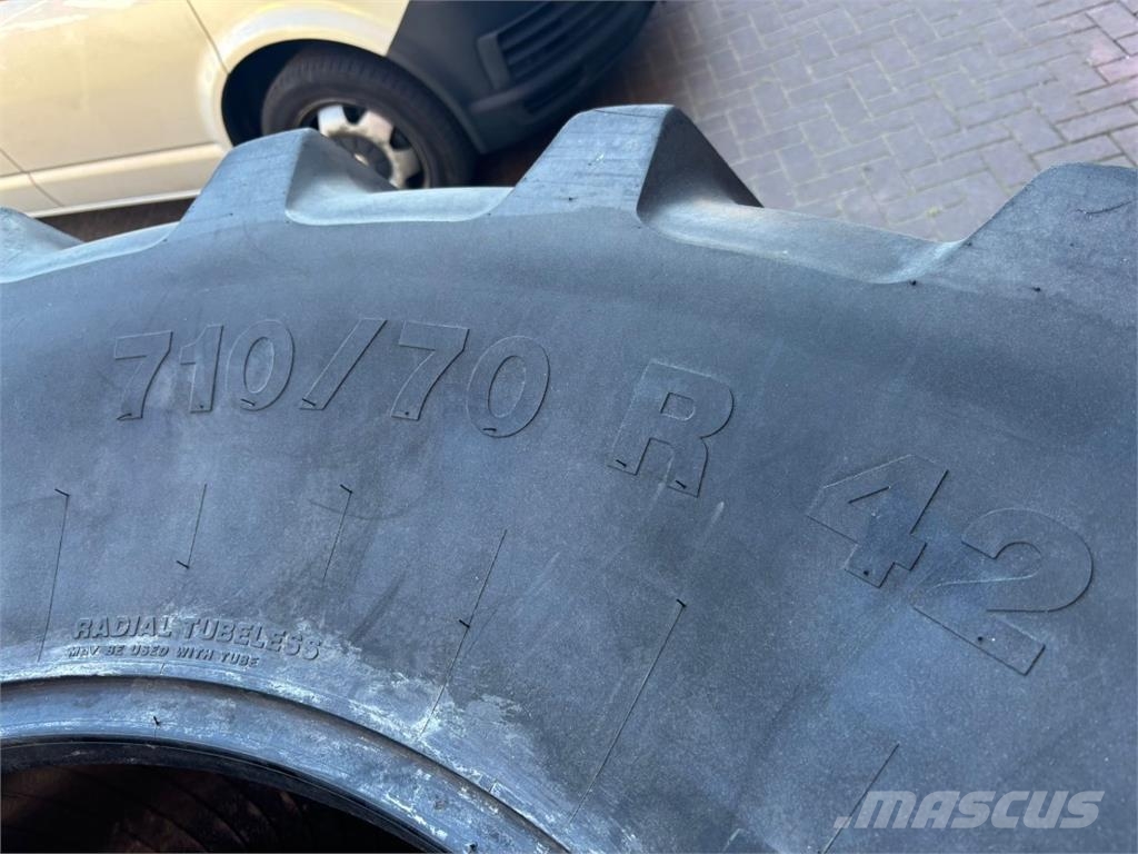 Vredestein 710/70 R42 + 600/70 R30 Ostale poljoprivredne mašine