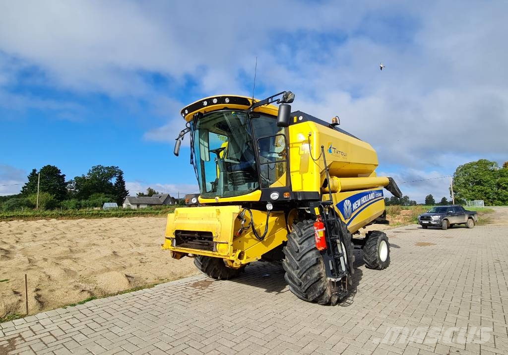 New Holland TC5060 Ražas novākšanas kombaini