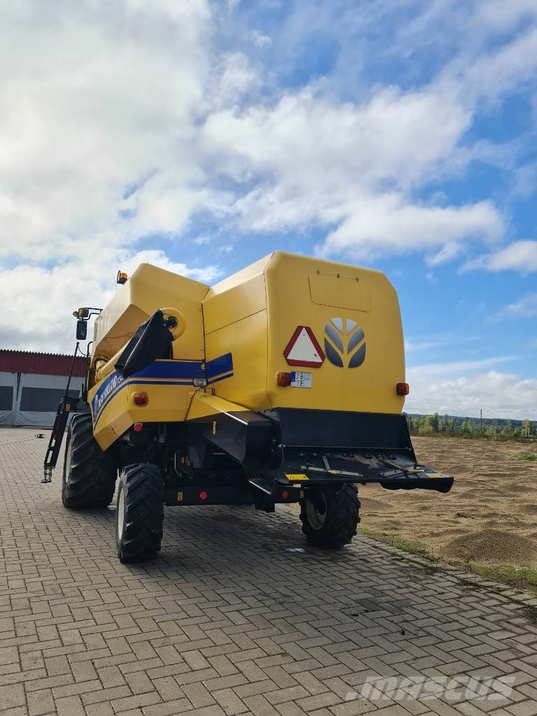 New Holland TC5060 Ražas novākšanas kombaini