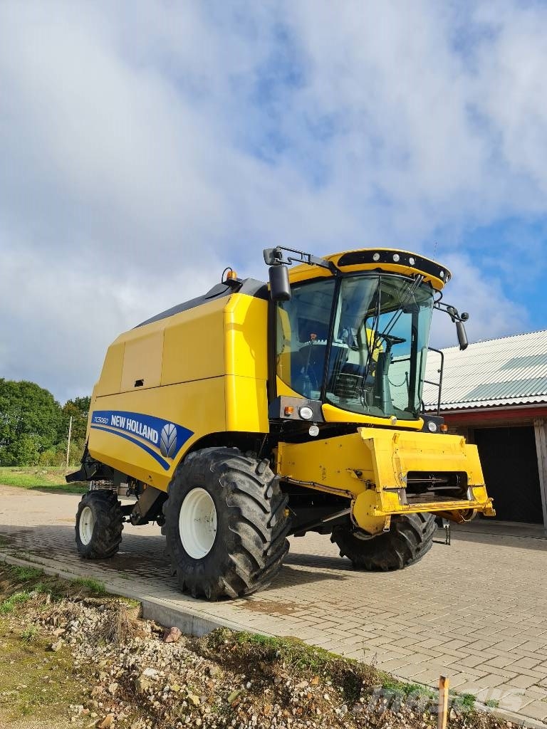 New Holland TC5060 Ražas novākšanas kombaini