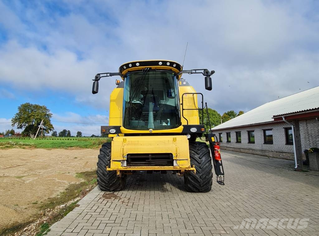 New Holland TC5060 Ražas novākšanas kombaini