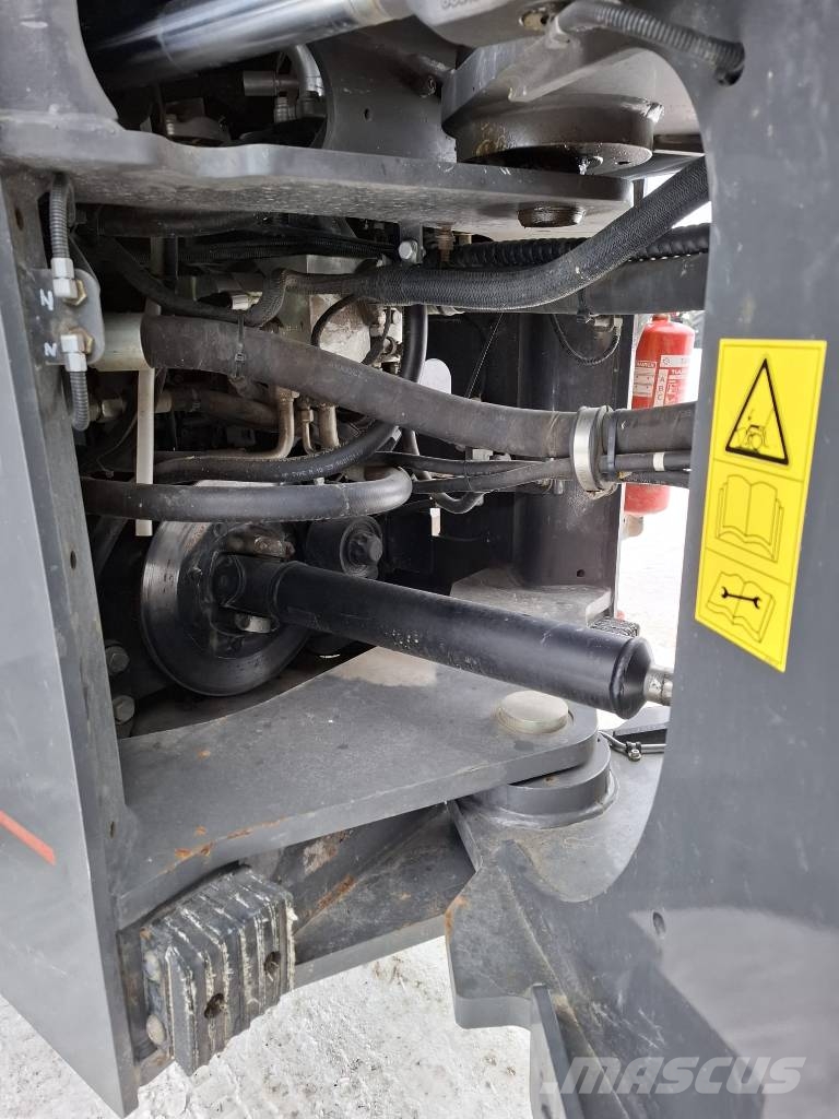 New Holland W190 D Knik- en schrankladers