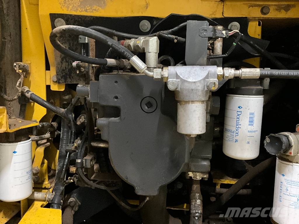 Komatsu PC 210 LCi-11 Raupenbagger