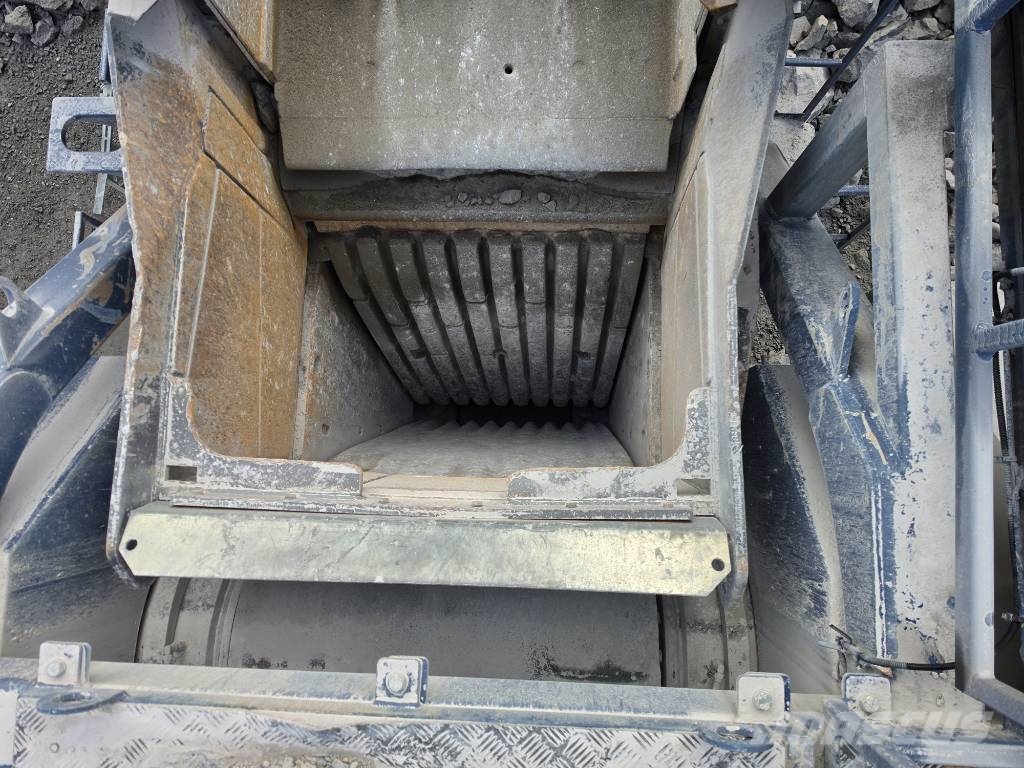Metso 120-330 Iseliikuvad purustid
