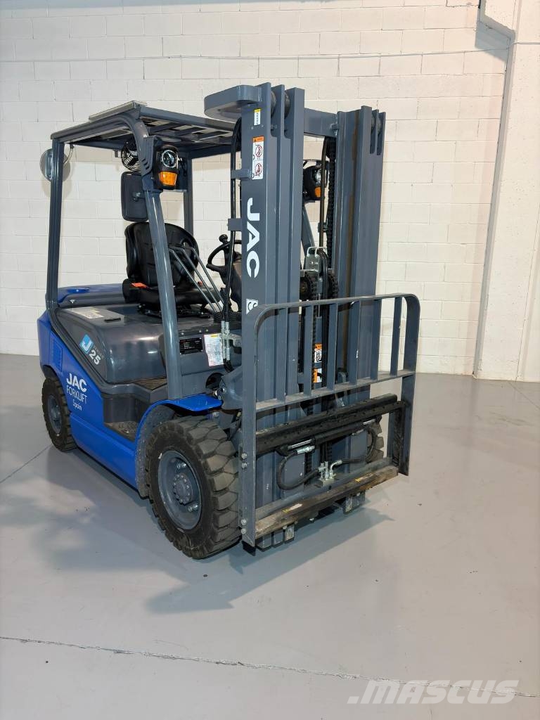 JAC CPCD25 Дизелови камиони