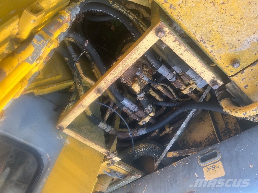 JCB JS 130 Gravemaskiner på larvebånd