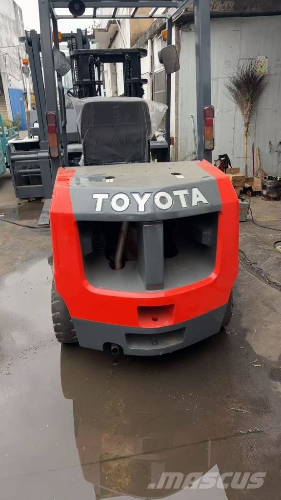 Toyota FD 35 Дизелови камиони