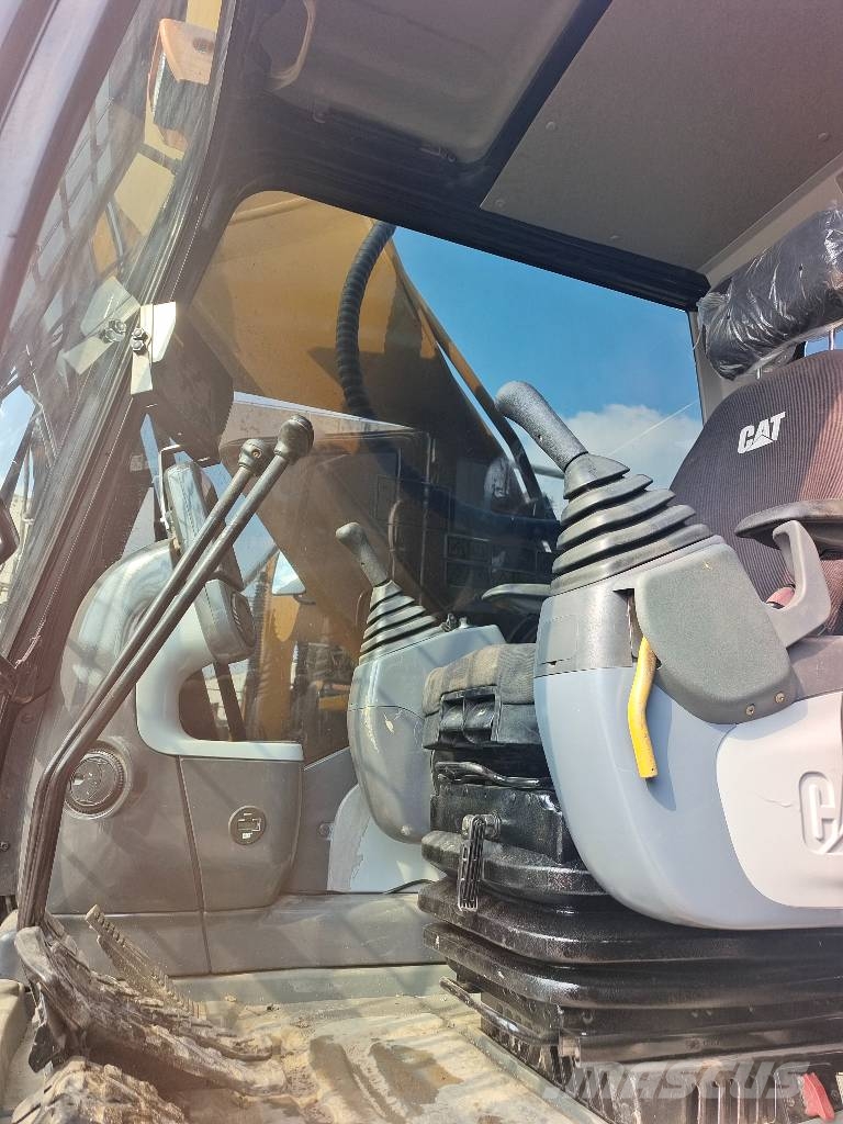 CAT 320 D2L - 28th Anniversary Promotion Price Гусеничні екскаватори
