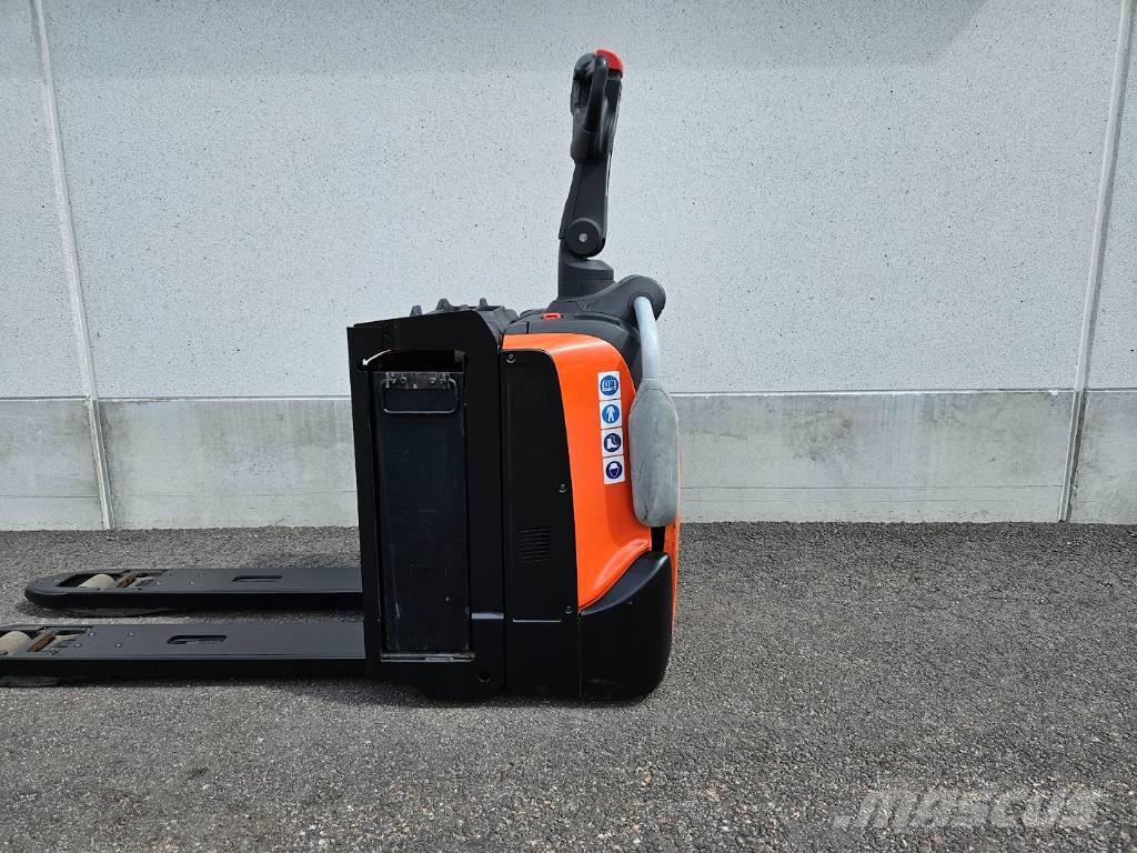 Toyota LPE 200 Lavansiirtovaunu Low lift with platform