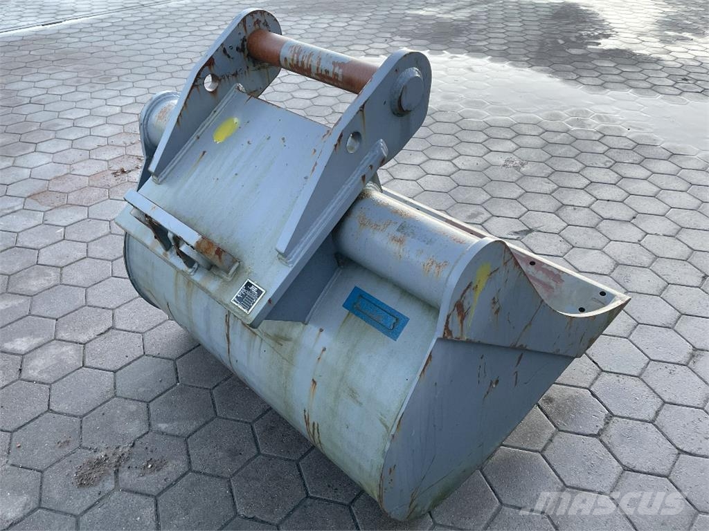  UNIVERSALLÖFFEL 1300 MM 1 Farm machinery