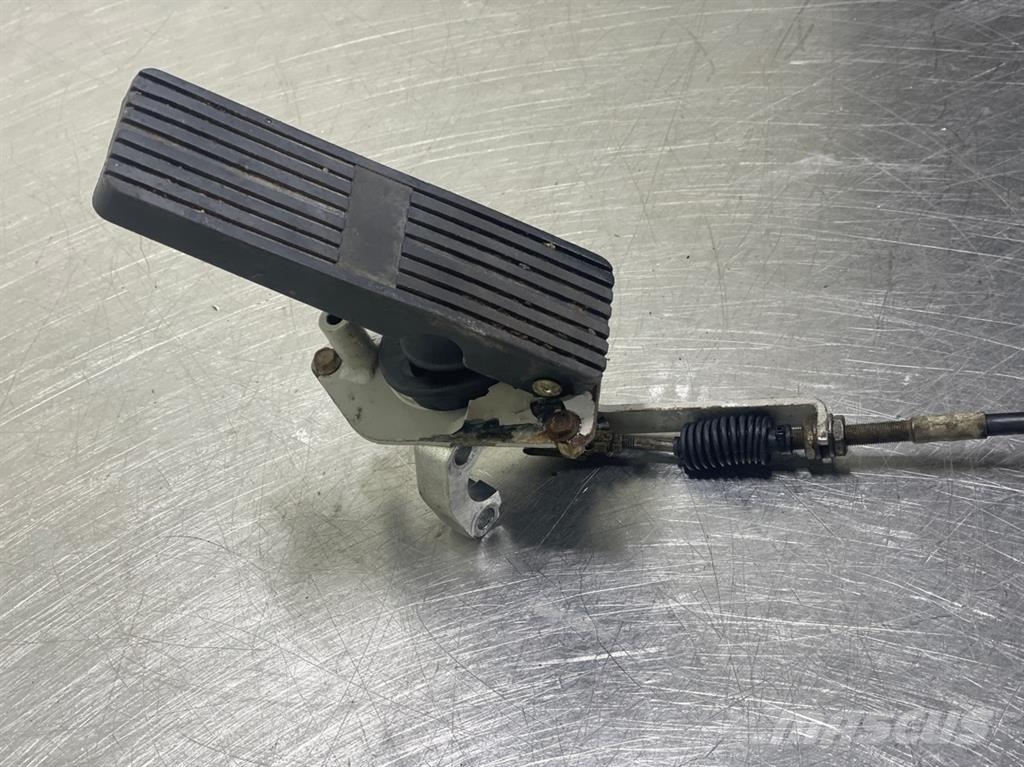 Atlas AR65-3930216-Gas pedal Ohjaamo ja sisusta