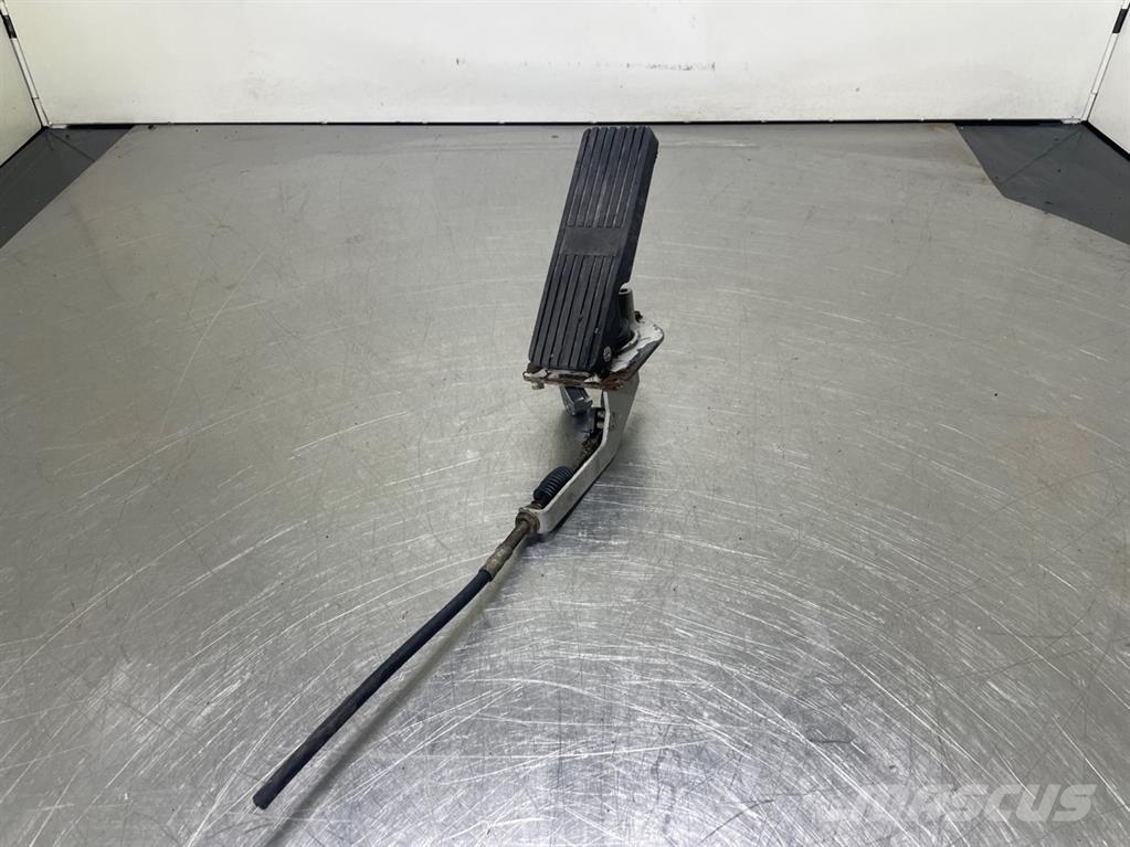 Atlas AR65-3930216-Gas pedal Cabine en interieur