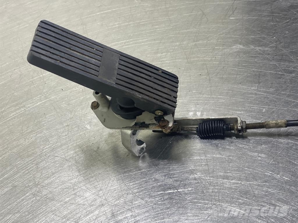 Atlas AR65-3930216-Gas pedal Cabine en interieur