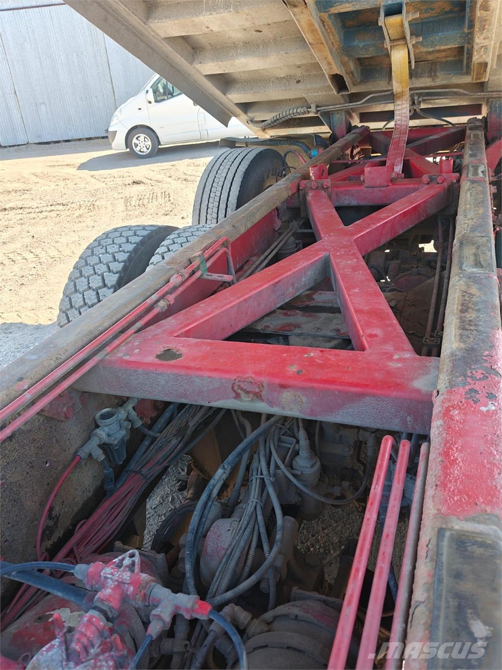 Sisu E13M 10x4 Bañeras basculantes usadas