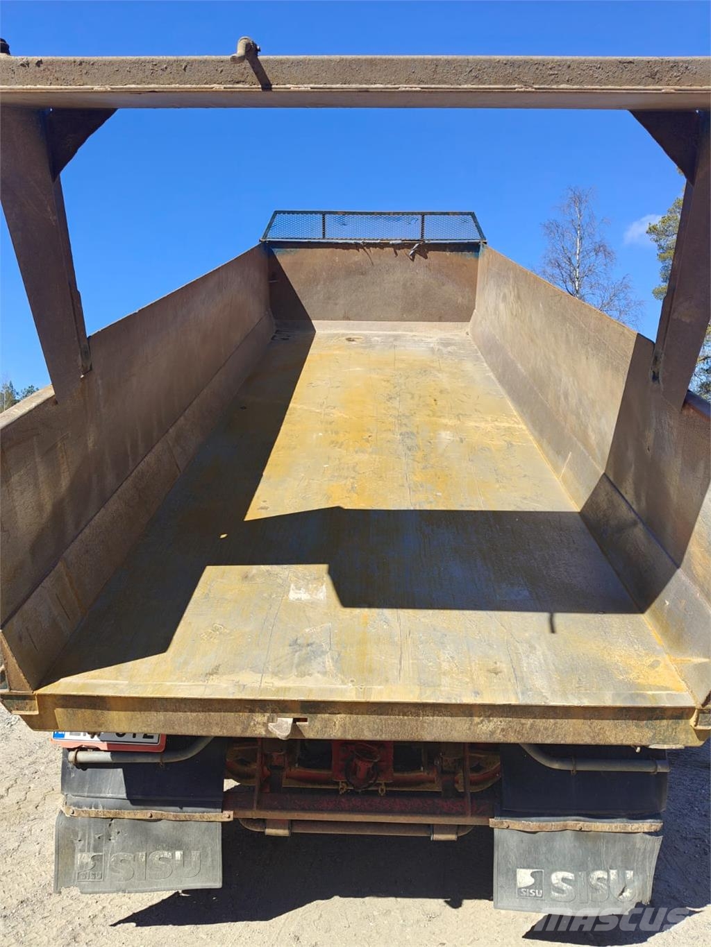 Sisu E13M 10x4 Bañeras basculantes usadas