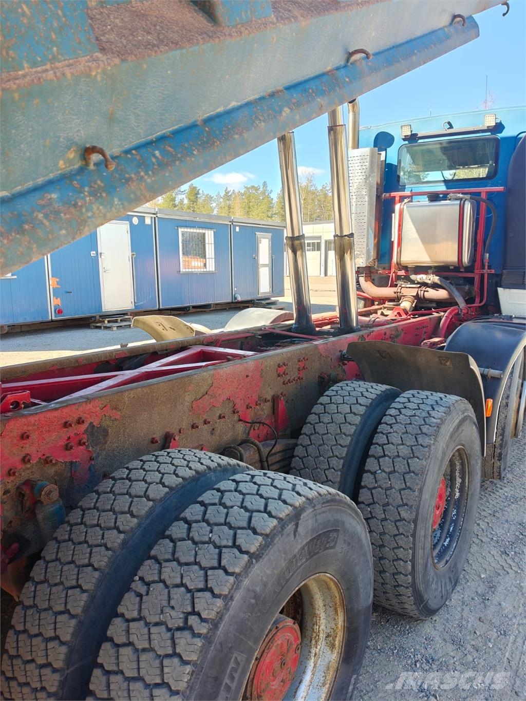 Sisu E13M 10x4 Bañeras basculantes usadas