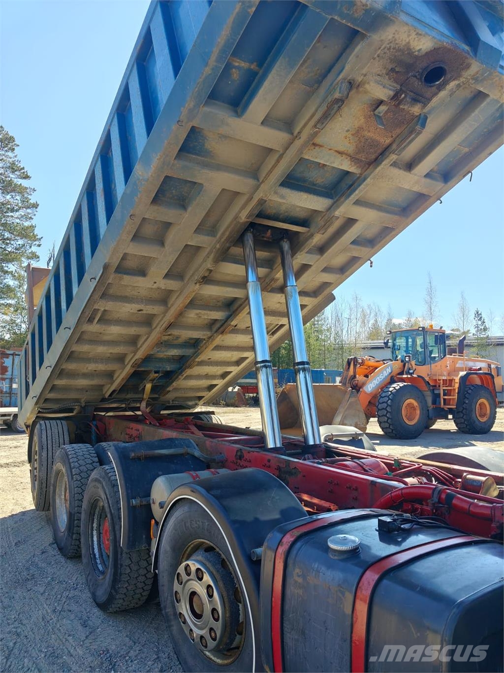 Sisu E13M 10x4 Bañeras basculantes usadas