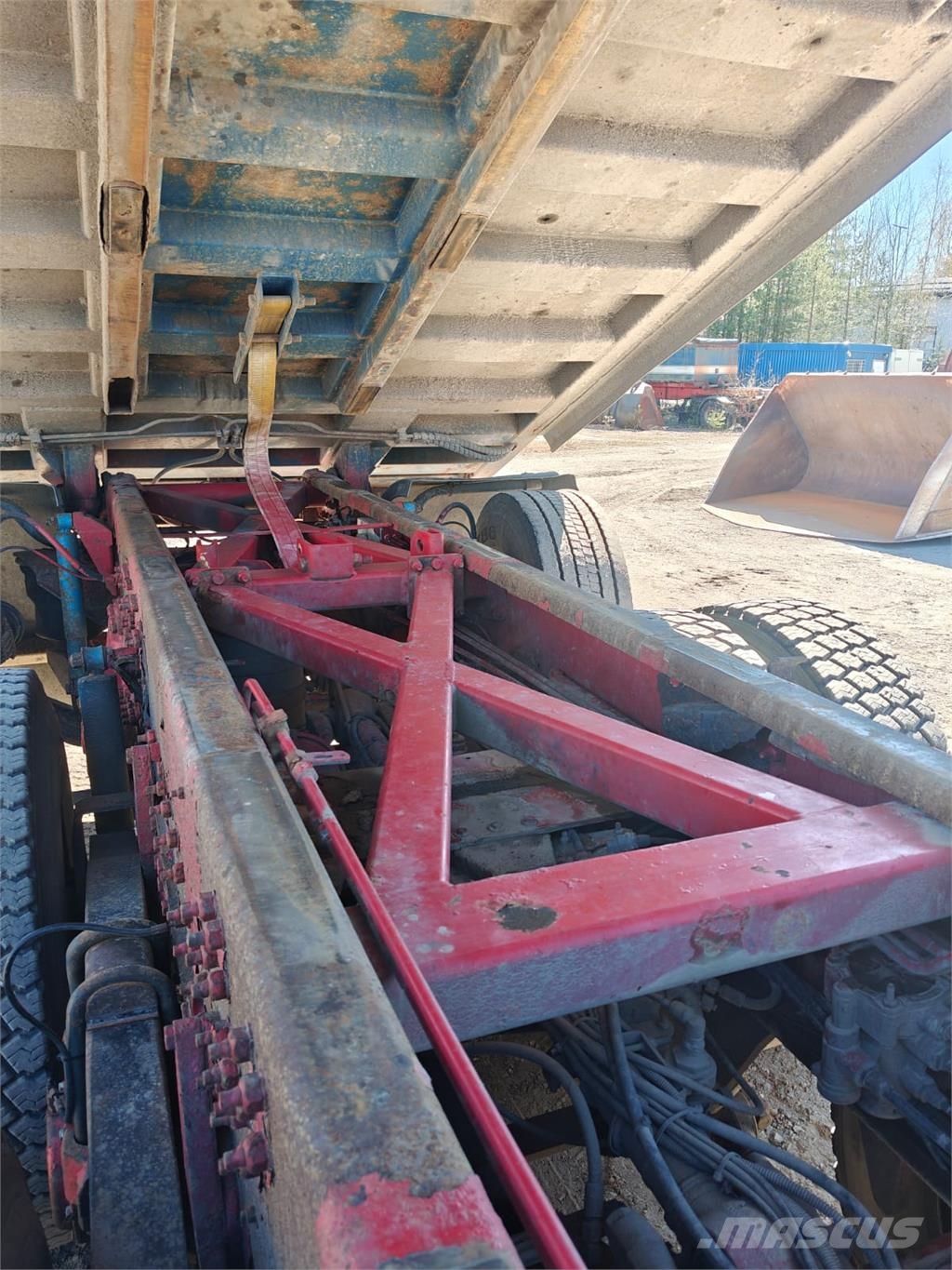 Sisu E13M 10x4 Bañeras basculantes usadas
