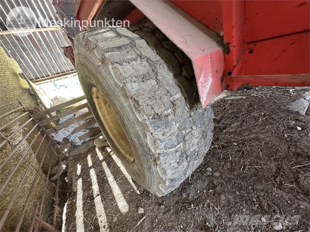  Agrostoj RUR55 معدات توزيع السماد العضوي