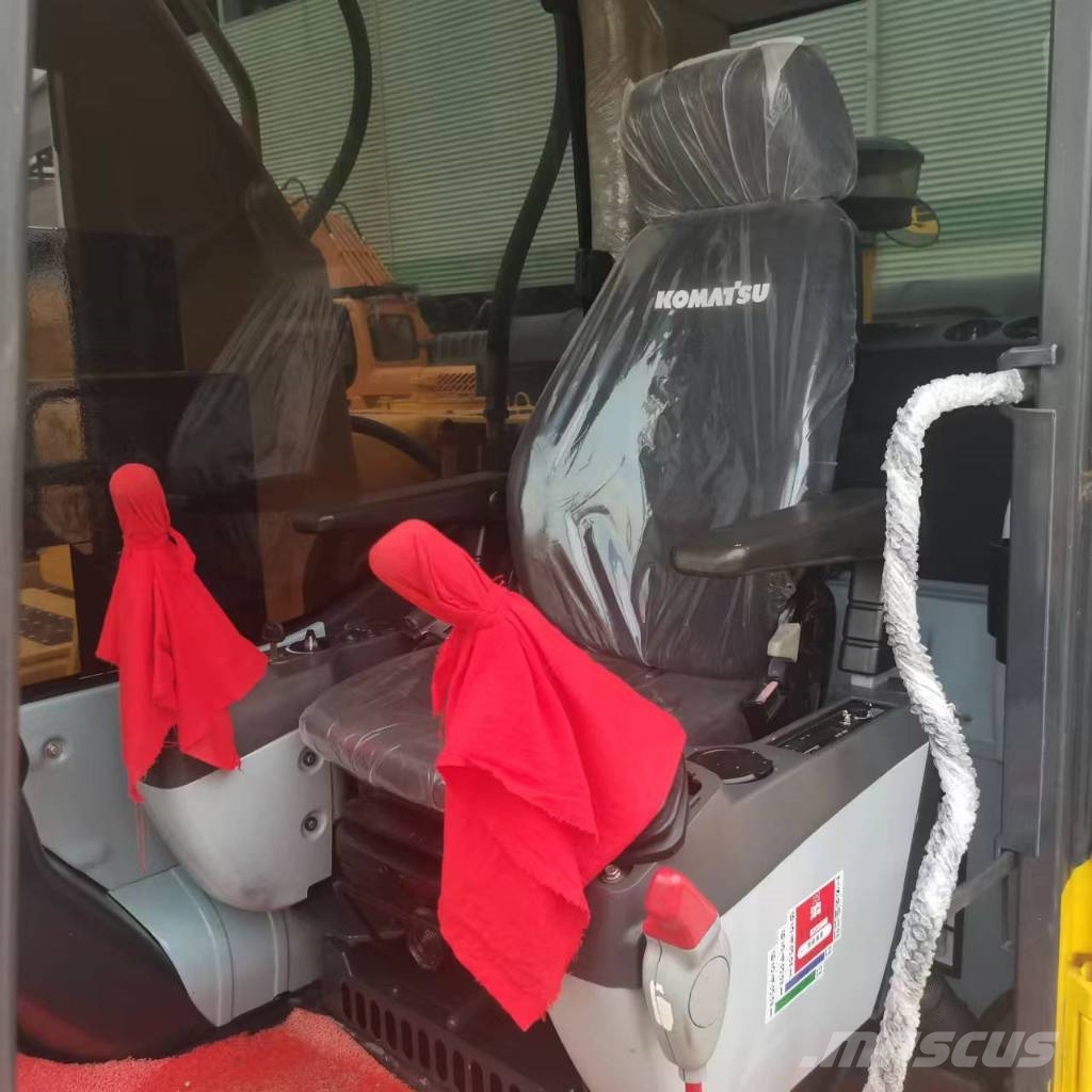 Komatsu PC 220-8 Pelle sur chenilles