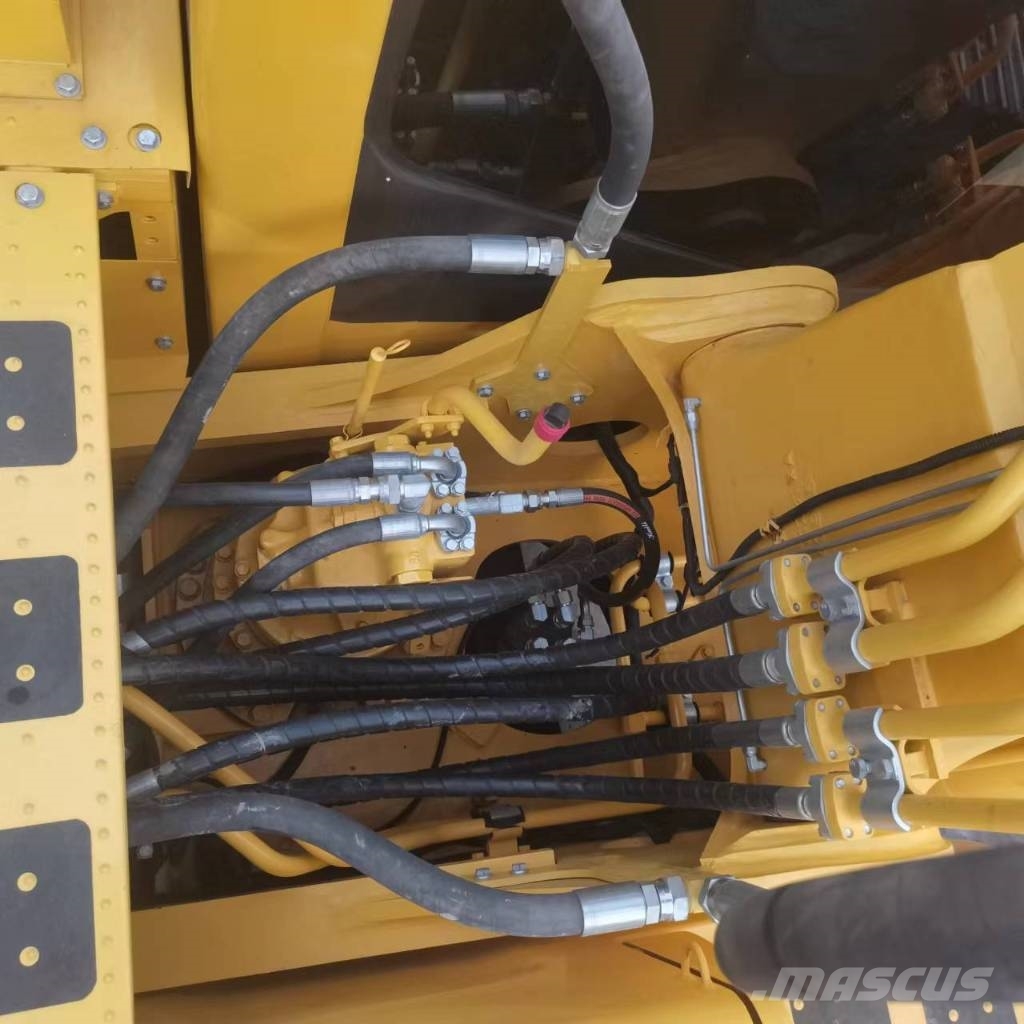 Komatsu PC 220-8 Pelle sur chenilles
