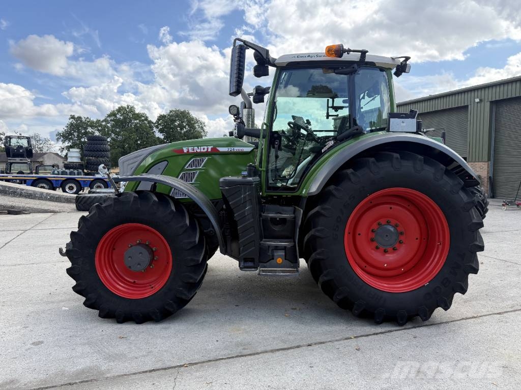 Fendt 724 Profi Plus Tractoren