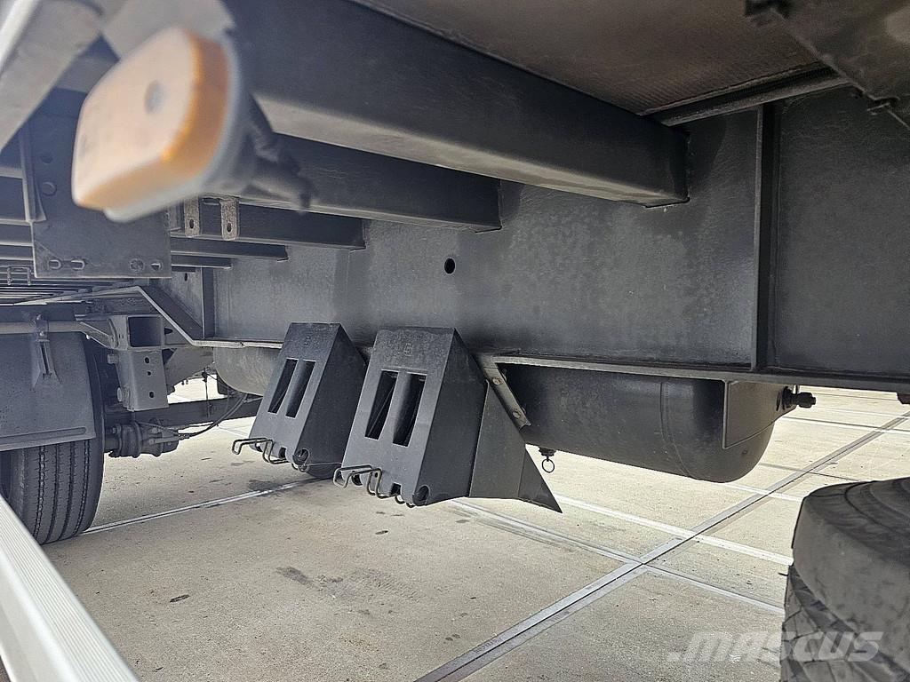 Meusburger PS10 STEER AXLE CITY, NEW CURTAINS, FORKLIFT CONNE Тентованные полуприцепы