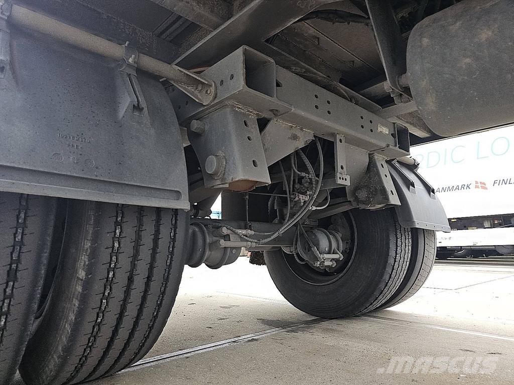 Meusburger PS10 STEER AXLE CITY, NEW CURTAINS, FORKLIFT CONNE Тентованные полуприцепы