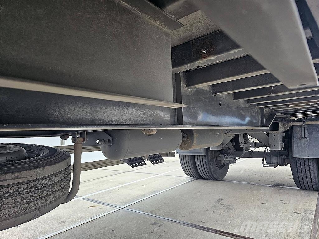 Meusburger PS10 STEER AXLE CITY, NEW CURTAINS, FORKLIFT CONNE Тентованные полуприцепы