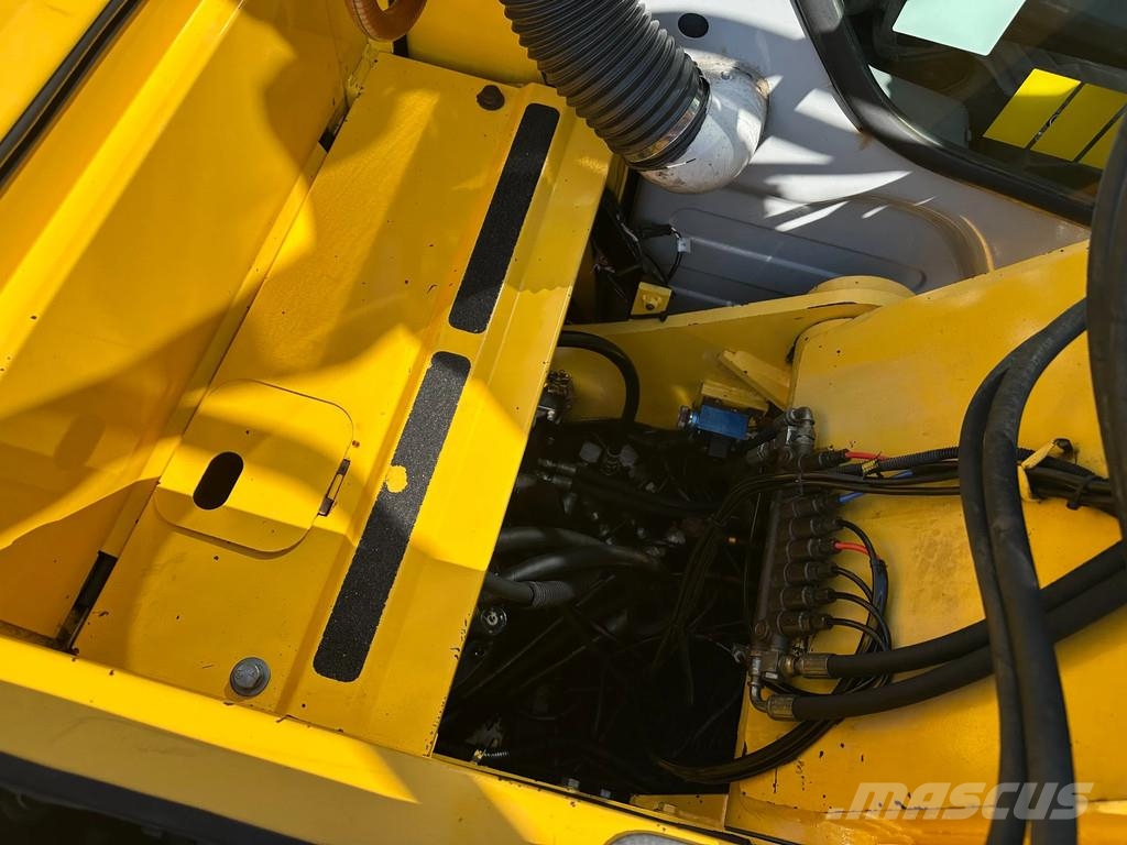 New Holland E115SR-1ES Rupsgraafmachines