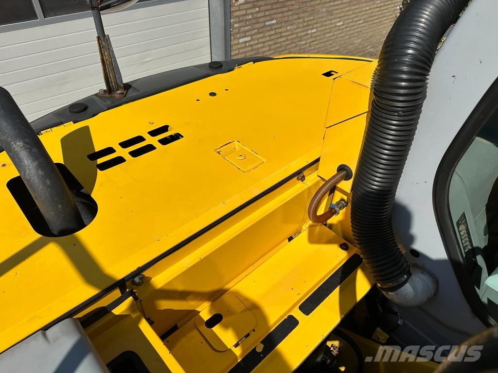 New Holland E115SR-1ES Rupsgraafmachines