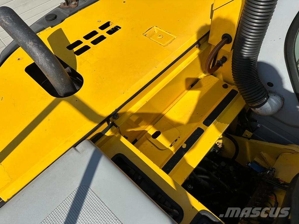 New Holland E115SR-1ES Rupsgraafmachines