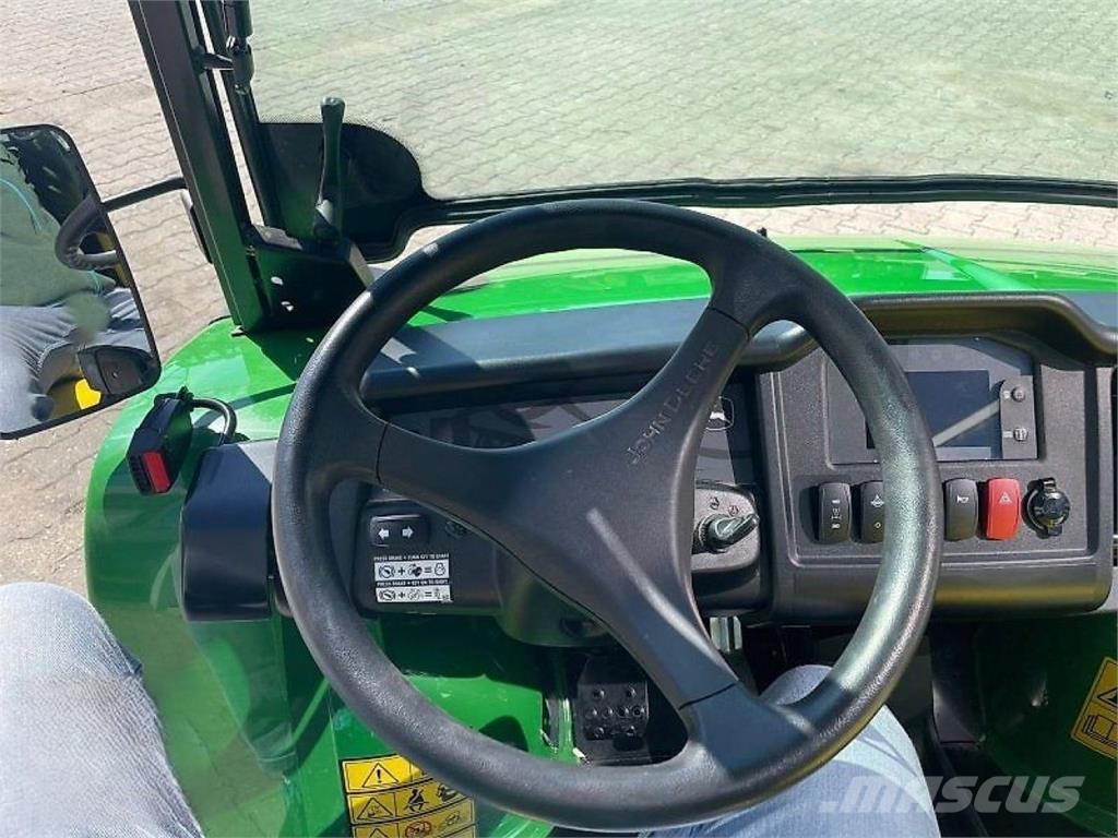 John Deere Gator HPX 815E Трактора