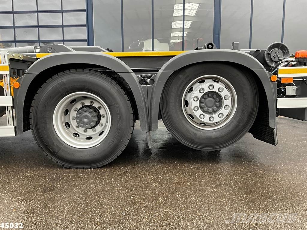 Mercedes-Benz ACTROS 2543 HMF 23 Tonmeter laadkraan Hook lift trucks