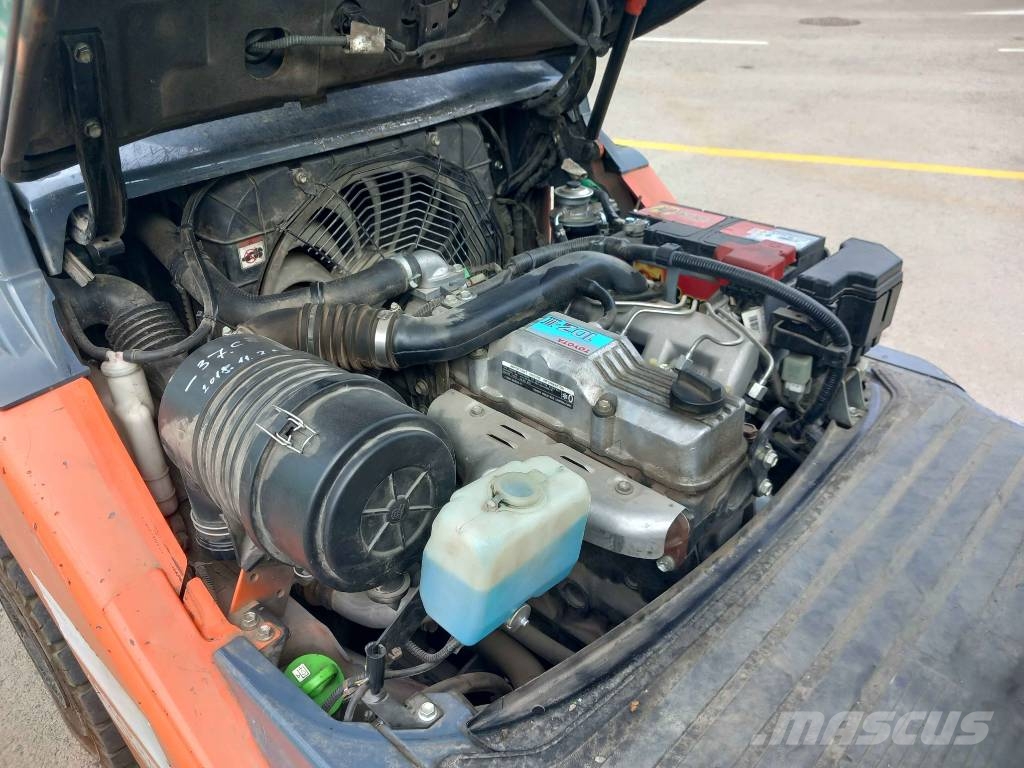 Toyota 8 FDJF 35 شاحنات ذات رافعات شوكية - أخرى
