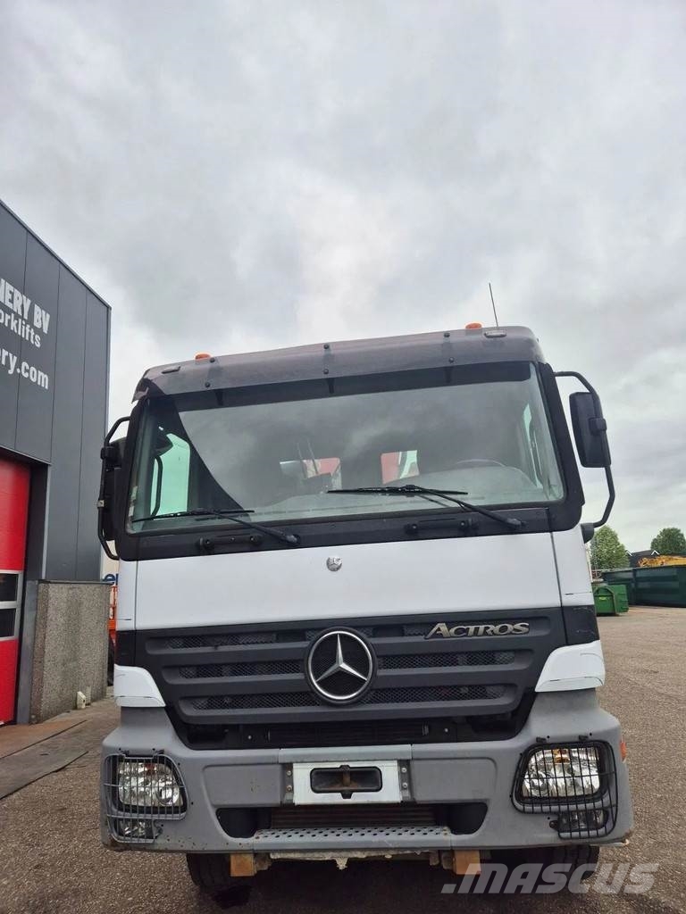 Mercedes-Benz Actros 3241 全路面起重機/吊車