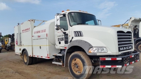 Mack Lube truck GU813E Tsisternveokid