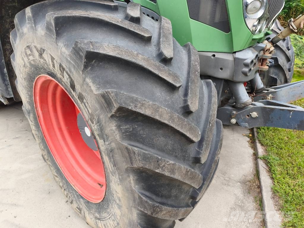 Fendt 828 Vario Profi Трактори