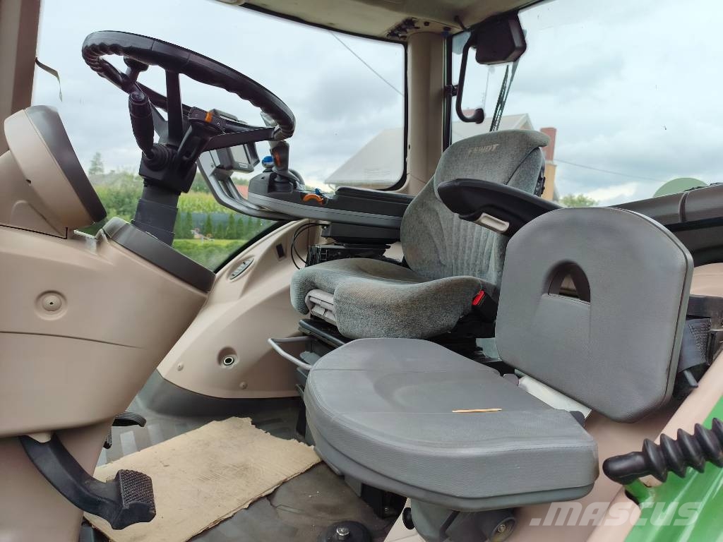 Fendt 828 Vario Profi Трактори