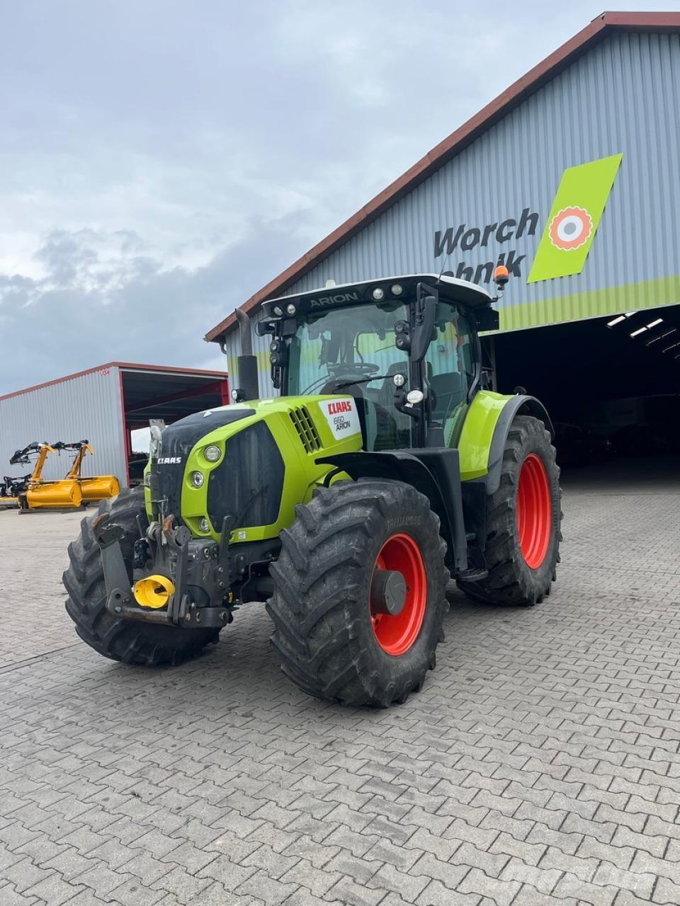 CLAAS Arion 660 CMatic CEBIS Traktoren