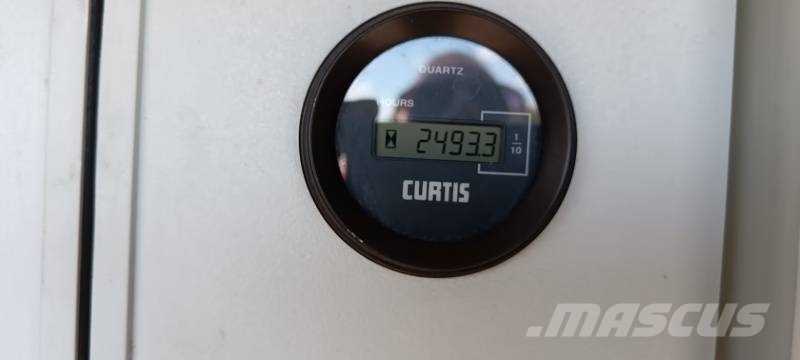 Renault Master Klubb KL32 - 12,5 m, 120 kg المنصات الهوائية المثبتة على شاحنة