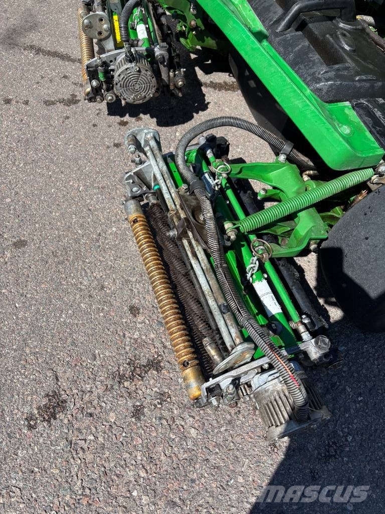 John Deere 2750 E-Cut Päältäajettavat ruohonleikkurit