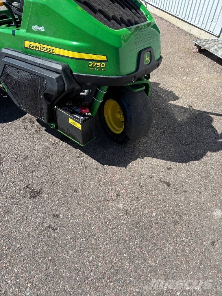 John Deere 2750 E-Cut Päältäajettavat ruohonleikkurit
