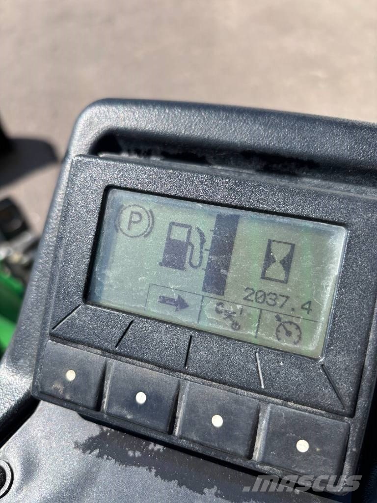 John Deere 2750 E-Cut Päältäajettavat ruohonleikkurit
