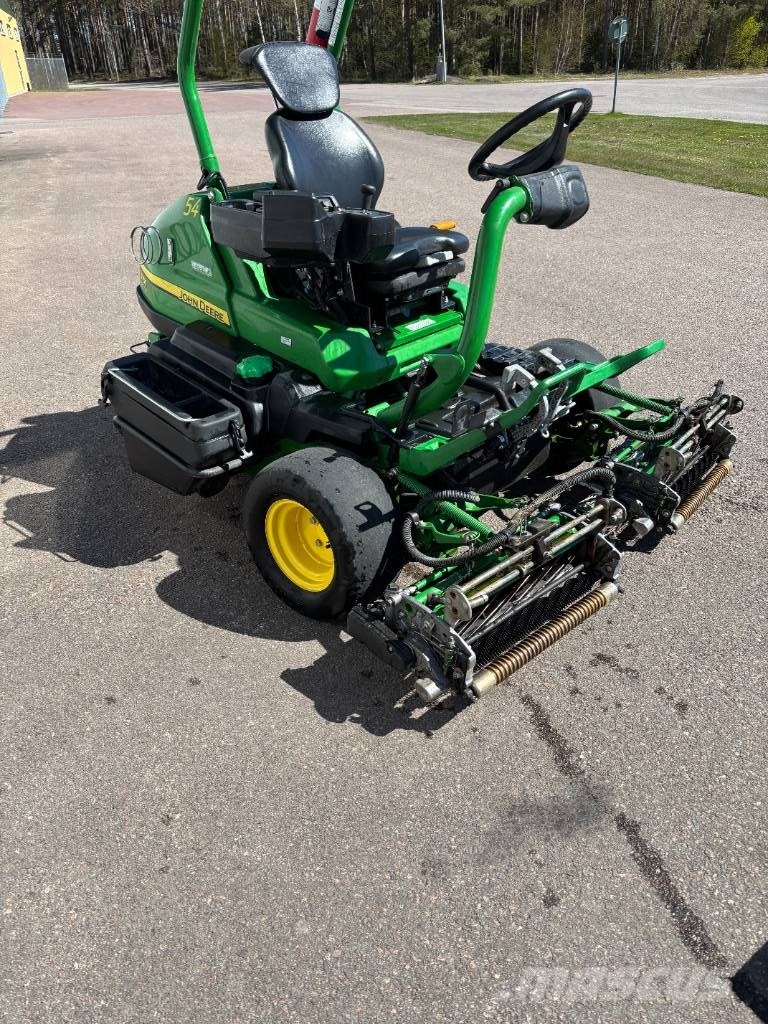John Deere 2750 E-Cut Päältäajettavat ruohonleikkurit